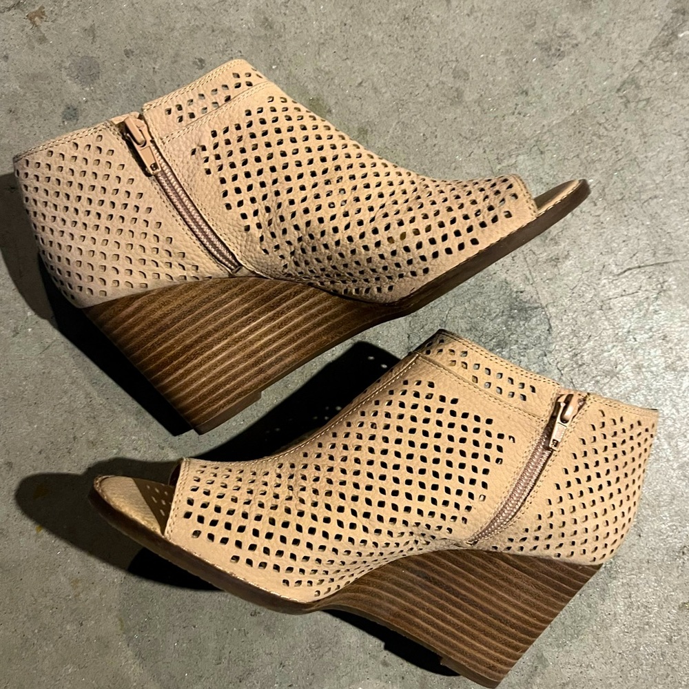 Women's Lucky Brand ‘Jazley Wedge Peep Toe Bootie 🌵8